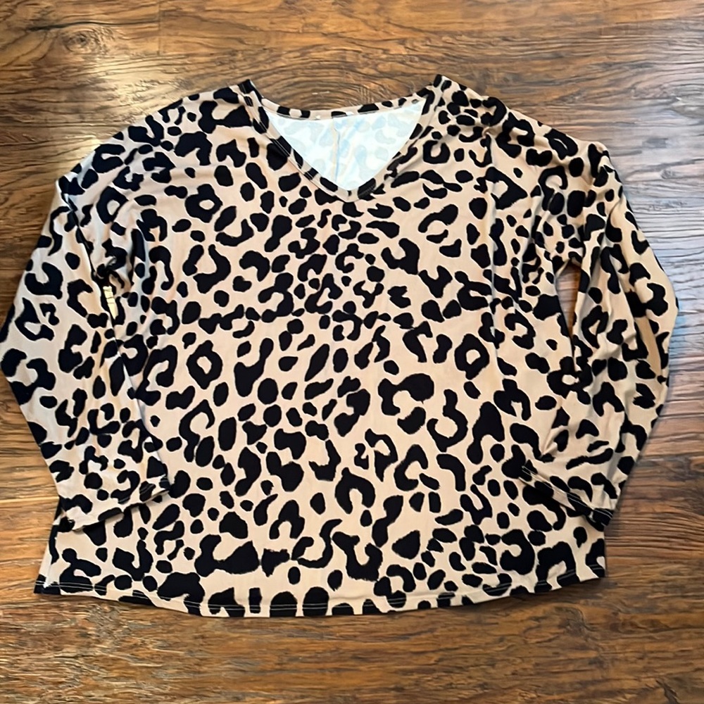 Perfectly Priscilla Chic Cheetah Print Top (Like New) (105)